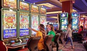 6pgm slot VIP ကစားသမားများ ထူးခြားဆုများ ရယူနေသောမြင်ကွင်း